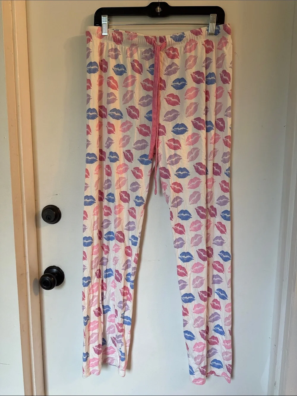 PJ Salvage Jersey Pajamas Winter White Kiss Lips 2 PC Set Top & Pants Size Large